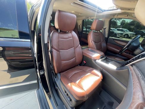 Used 2018 Cadillac Escalade Luxury RWD image 44