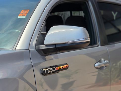 Used 2017 Toyota Tacoma TRD Sport w/ Tow Package RWD image 8