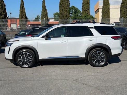 New 2026 Nissan Pathfinder Platinum image 7