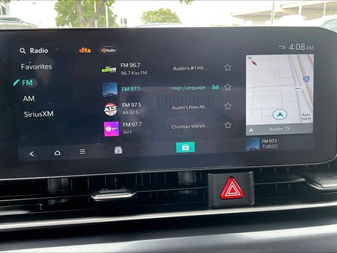 Used 2025 Kia Carnival FWD image 31