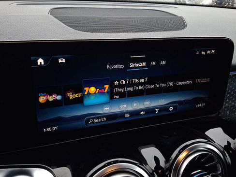 Used 2024 Mercedes-Benz GLB 250 4MATIC image 16