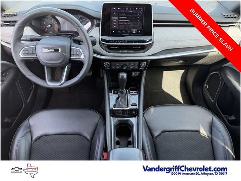 Used 2025 Jeep Compass Latitude w/ Sun & Sound Group AWD/4WD image 10