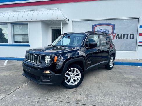 Used 2017 Jeep Renegade Latitude FWD image 2