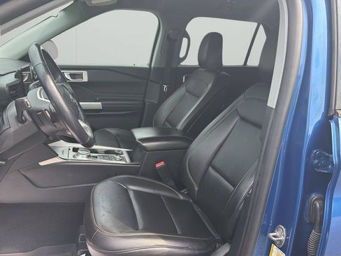 Used 2020 Ford Explorer XLT w/ Equipment Group 202A AWD/4WD image 16