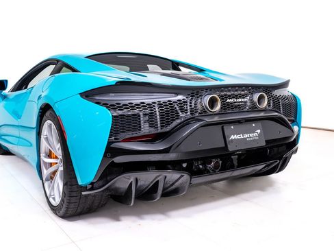 Used 2023 McLaren Artura RWD image 11