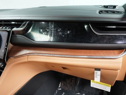 New 2023 Jeep Grand Cherokee Summit image 34