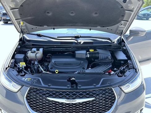 Used 2022 Chrysler Pacifica Touring-L FWD image 25