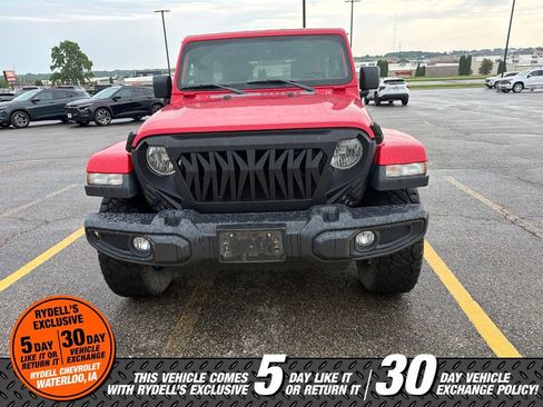 Used 2018 Jeep Wrangler Unlimited Sahara AWD/4WD image 2