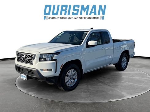 Used 2022 Nissan Frontier SV image 2