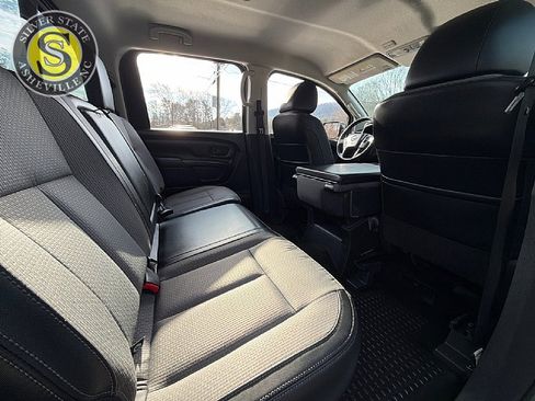 Used 2018 Nissan Titan S image 18
