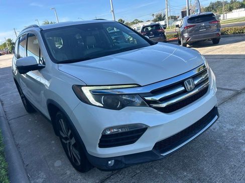 Used 2017 Honda Pilot Touring image 3