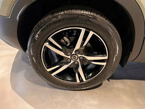 Used 2024 Volvo XC40 B5 Core image 12