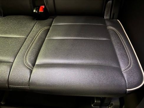 Used 2023 GMC Yukon XL SLT w/ SLT Premium Package AWD/4WD image 22