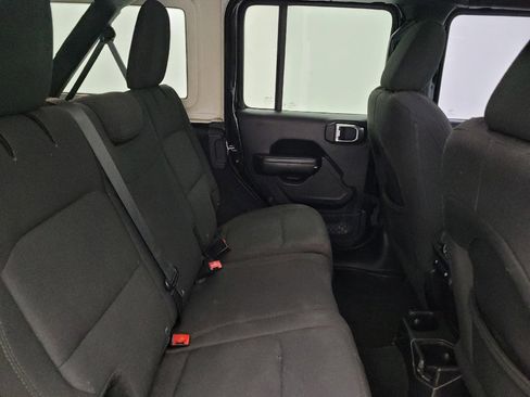 Used 2018 Jeep Wrangler Unlimited Sport S AWD/4WD image 19