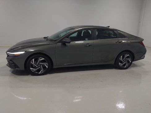 Used 2024 Hyundai Elantra SEL w/ Convenience Package FWD image 2