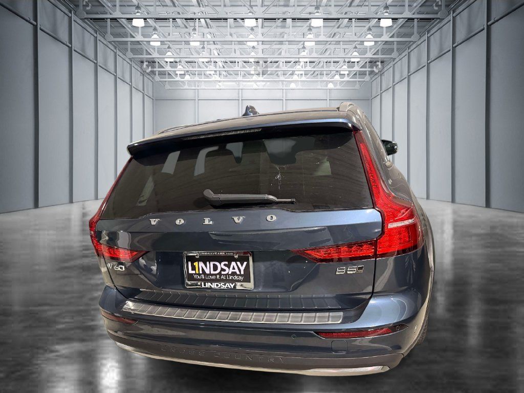 Used 2026 Volvo V60 B5 Cross Country Plus w/ Protection Package Premier AWD/4WD image 4