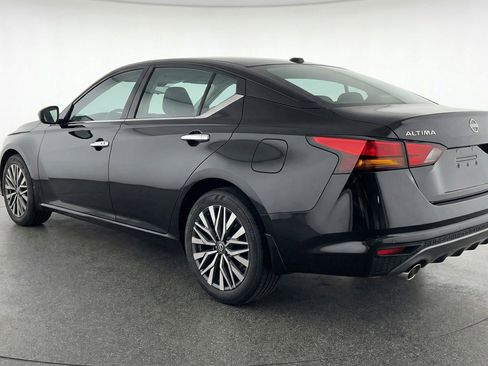 Used 2025 Nissan Altima 2.5 SV image 6