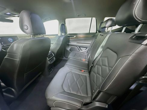 Used 2025 Volkswagen Atlas SE FWD image 27