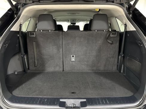 Used 2024 Toyota Highlander LE FWD image 23