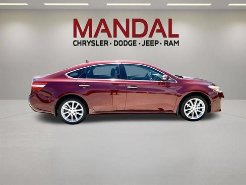 Used 2013 Toyota Avalon Limited w/ Technology Pkg FWD image 4