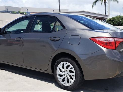 Used 2018 Toyota Corolla LE FWD image 3