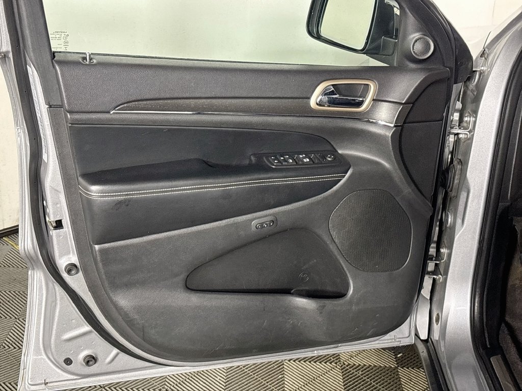 Used 2016 Jeep Grand Cherokee Limited AWD/4WD image 10