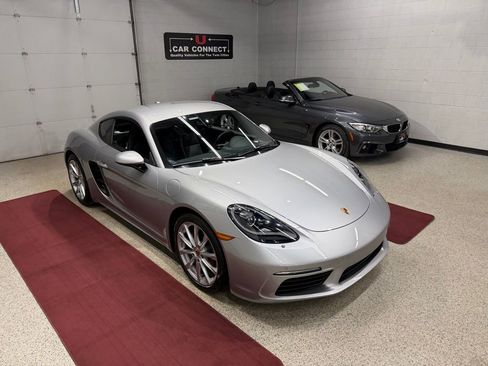 Used 2019 Porsche 718 Cayman RWD image 9