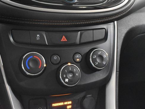 Used 2020 Chevrolet Trax LT image 17