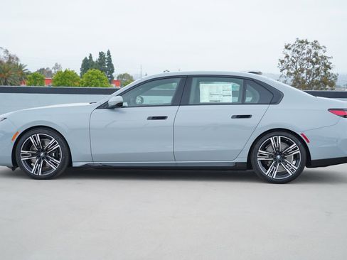 New 2026 BMW 740i w/ Premium Package RWD image 4