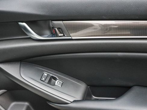 Used 2018 Honda Accord Sport image 19