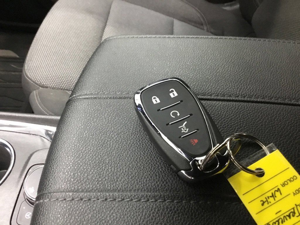 Used 2023 Chevrolet Traverse LT FWD image 10