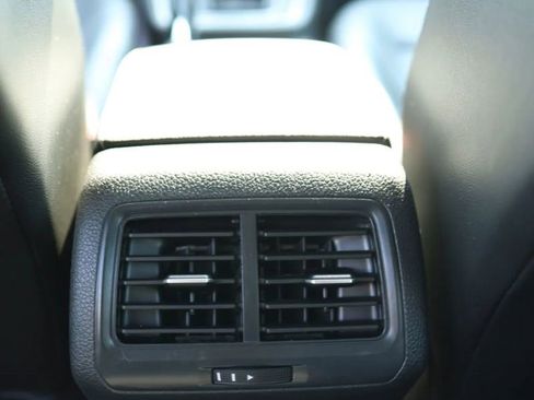 Used 2016 Volkswagen Golf SE image 27