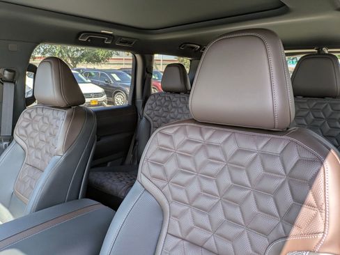 New 2025 Nissan Armada Platinum w/ Convenience Package image 9