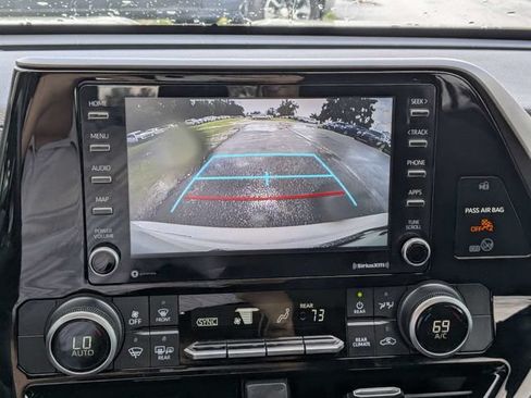 Used 2020 Toyota Highlander L FWD image 30