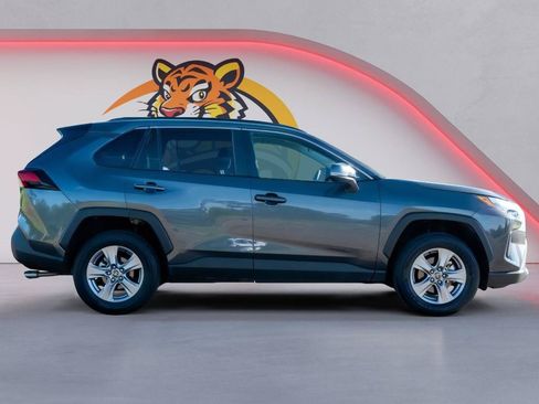 Used 2025 Toyota RAV4 XLE FWD image 4