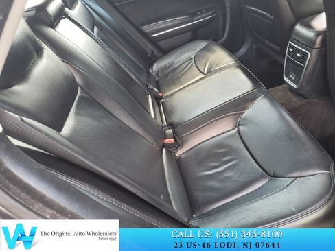 Used 2017 Chrysler 300 Limited RWD image 18