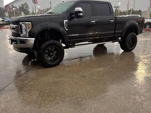 Used 2019 Ford F250 XLT w/ XLT Premium Package image 6