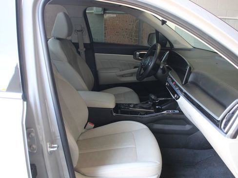 Used 2024 Kia Sorento SX FWD image 16