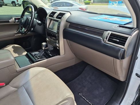 Used 2020 Lexus GX 460 Premium w/ Premium Package AWD/4WD image 31