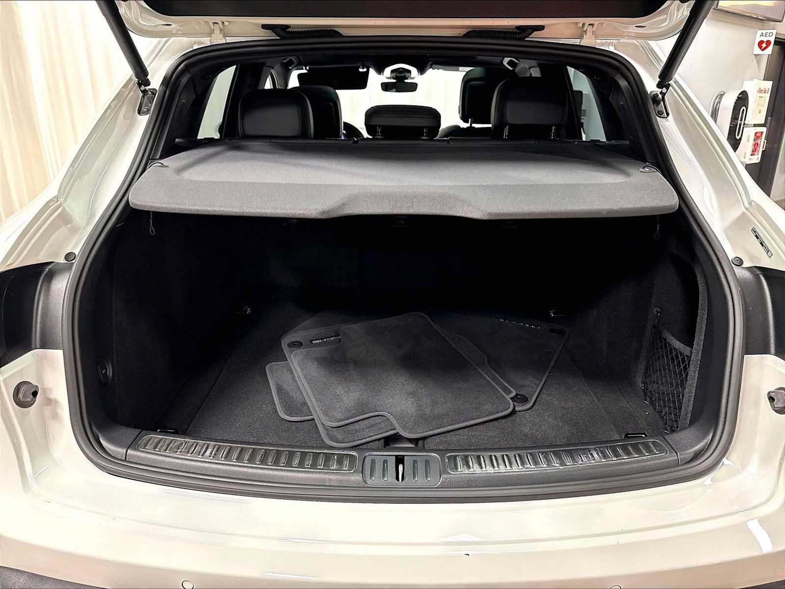 Used 2026 Porsche Macan AWD/4WD image 40