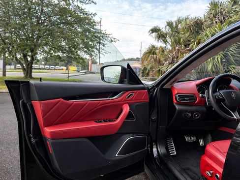 Used 2023 Maserati Levante Modena image 5