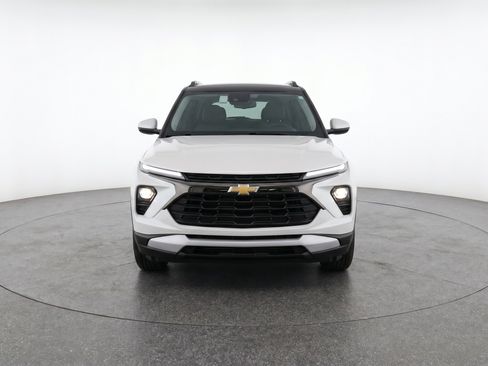 Used 2025 Chevrolet TrailBlazer LT w/ Driver Confidence Package AWD/4WD image 2