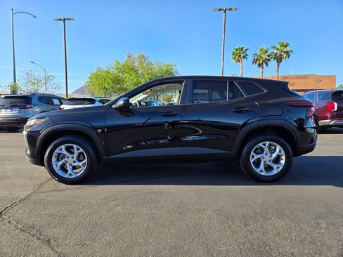 Used 2024 Chevrolet Trax LS w/ LS Convenience Package FWD image 3