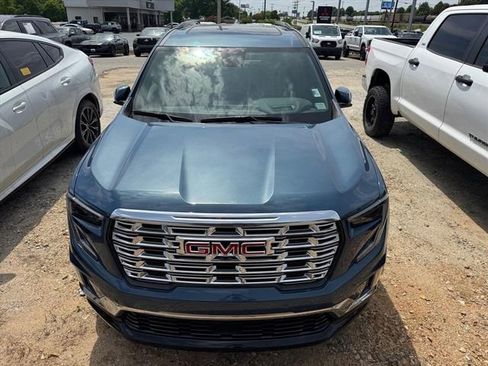 Used 2025 GMC Acadia Denali FWD image 10