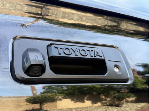 Used 2018 Toyota Tacoma TRD Pro AWD/4WD image 24