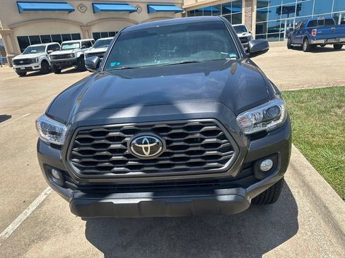 Used 2022 Toyota Tacoma TRD Off-Road AWD/4WD image 2