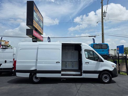 Used 2021 Mercedes-Benz Sprinter 2500 image 5