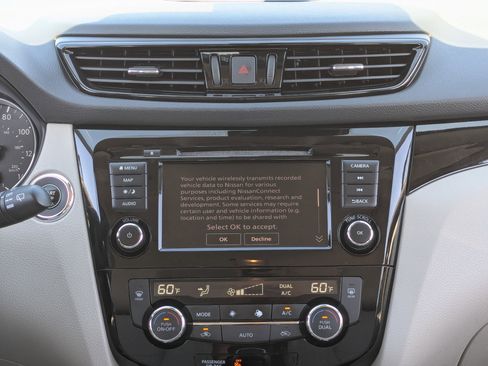 Used 2022 Nissan Rogue Sport SL w/ Premium Package image 19