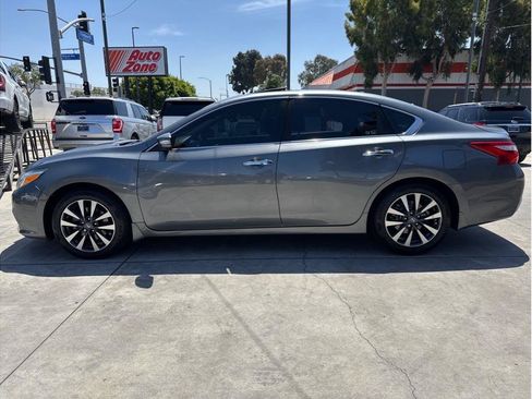 Used 2016 Nissan Altima 2.5 SV w/ Convenience Package FWD image 6