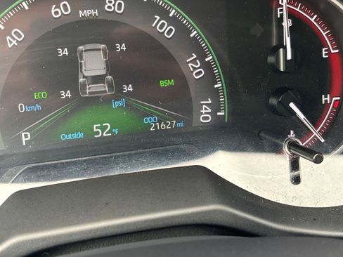 Used 2025 Toyota RAV4 XLE image 40